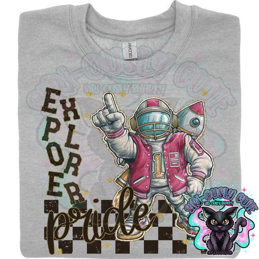 Grunge Mascots Explorer Mascot