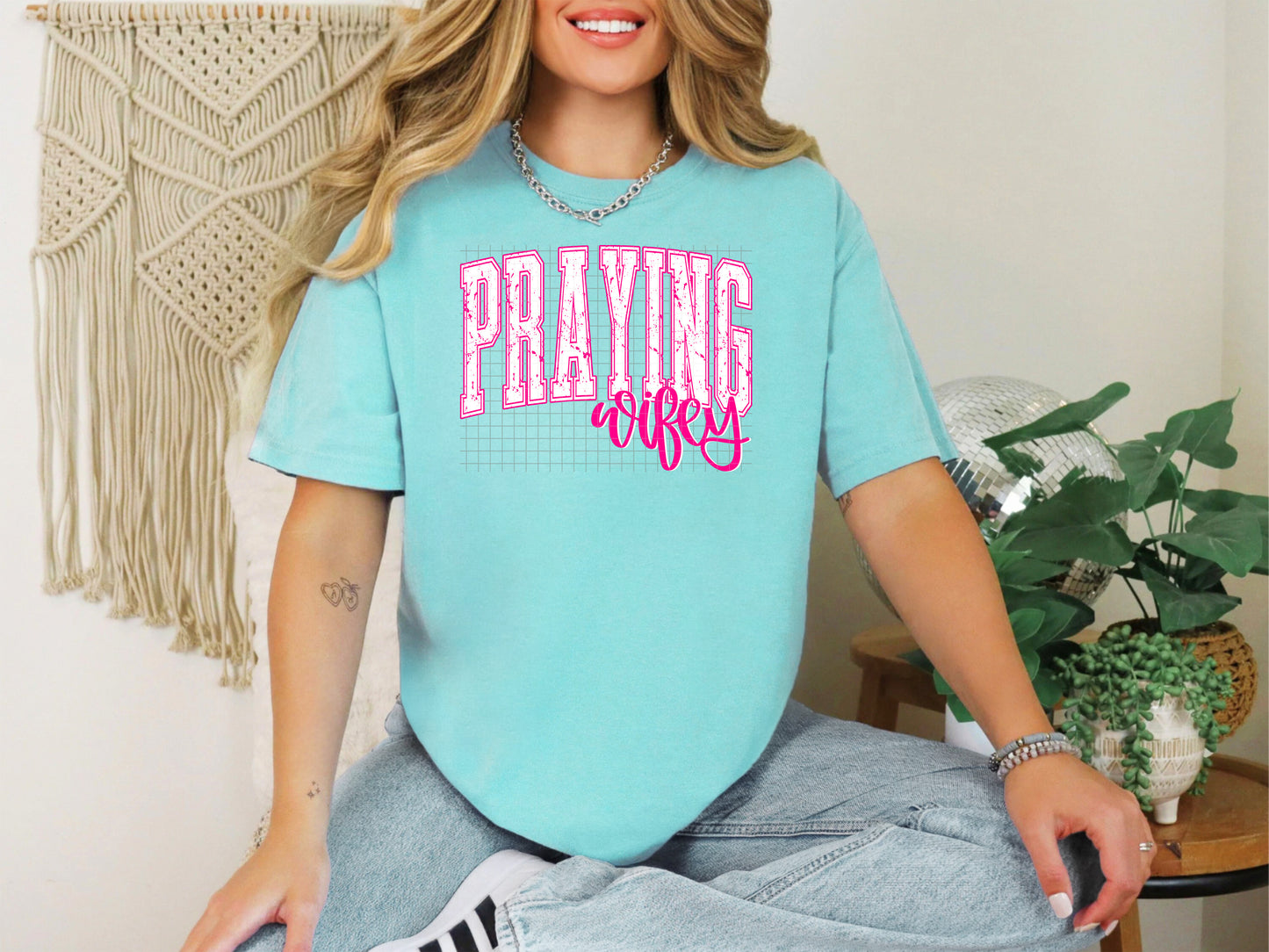 praying wifey pink